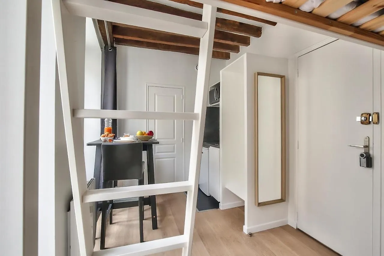 Cosy Mezzanine In The Heart Of Apartment